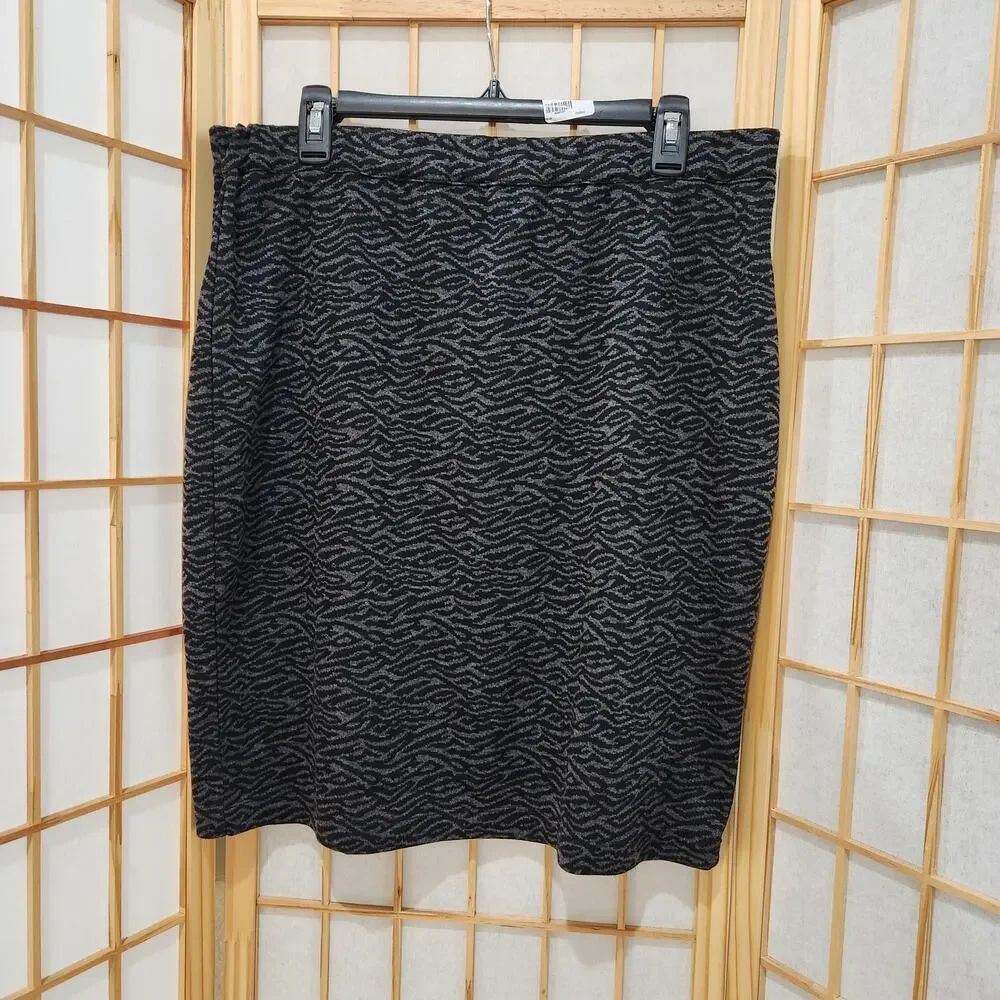 Avenue Womens Black Animal Print Skirt Sz 14/16 NWT